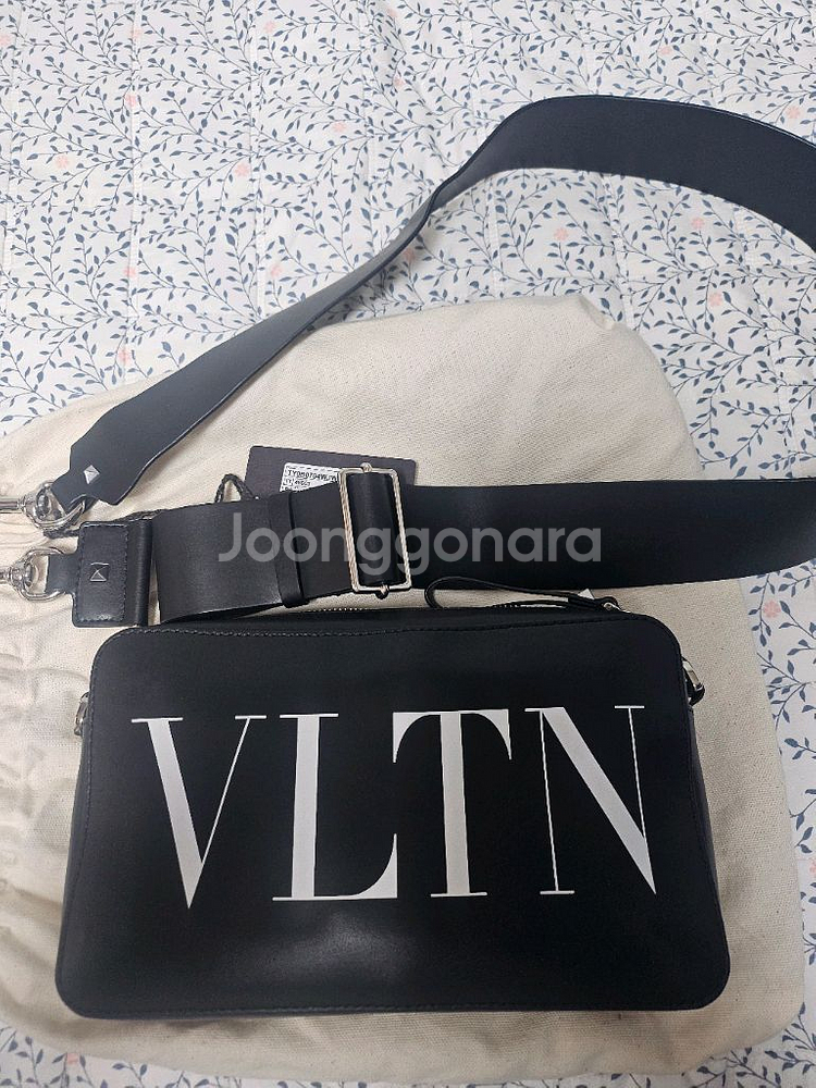 정품 발렌티노 VLTN로고 크로스백--1