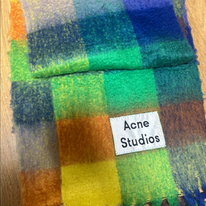 아크네 스튜디오 체크 머플러