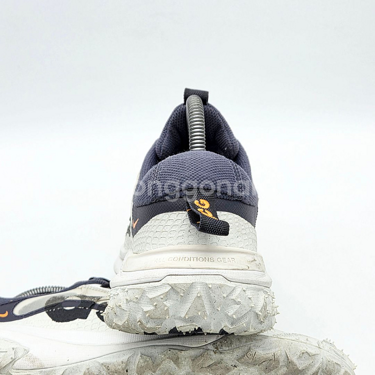 나이키 ACG 마운틴 플라이 2 로우 서밋 화이트 앤 브라이트 만다린 (265)--1