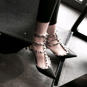 발렌티노 락스터드 스트랩힐(블랙,6.5cm)235