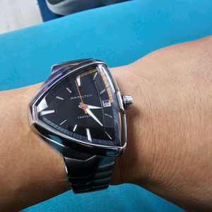 벤투라 시계 H245110