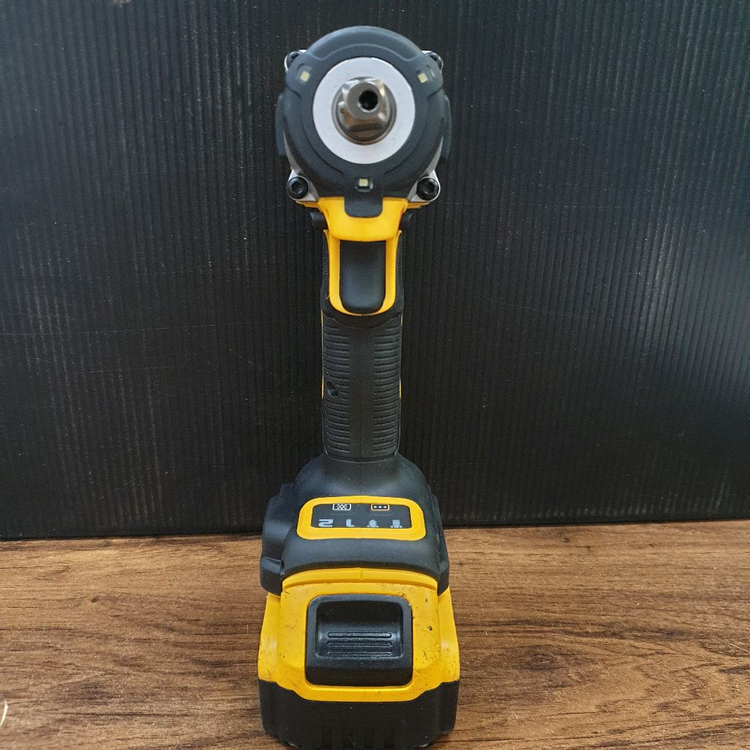 디월트 충전 임팩 렌치 DCF922 새제품배터리포함--1