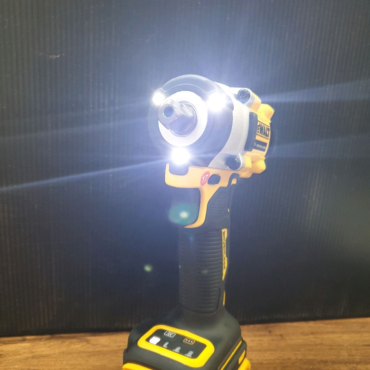 디월트 충전 임팩 렌치 DCF922 새제품배터리포함--4