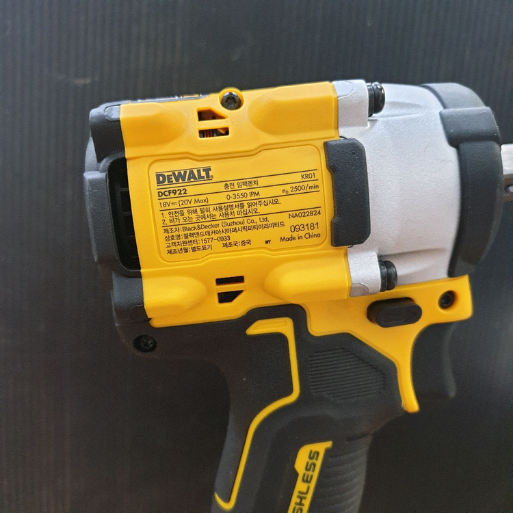 디월트 충전 임팩 렌치 DCF922 새제품배터리포함--5