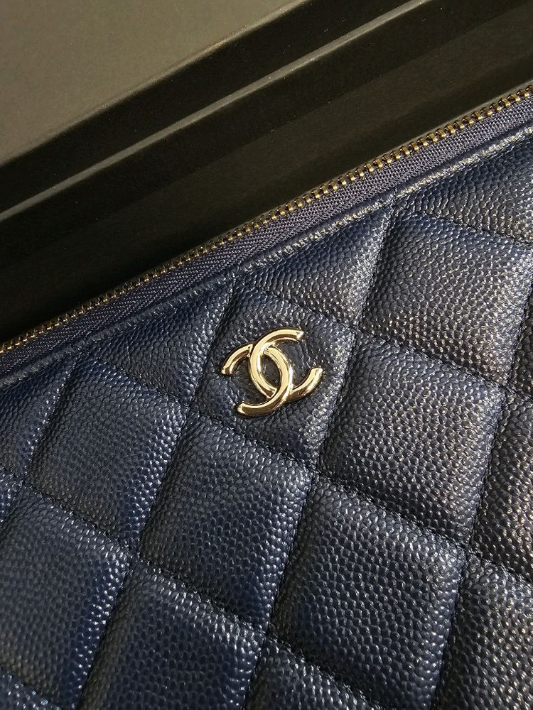샤넬 캐비어 클러치백 네이비 금장 라지 풀세트--2