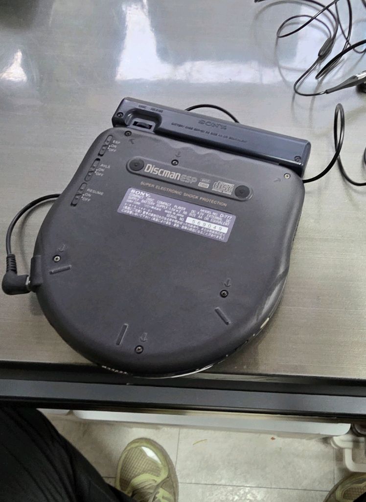 소니 cdp d777 판매합니다 이어폰 888 세트 입니다 이미지