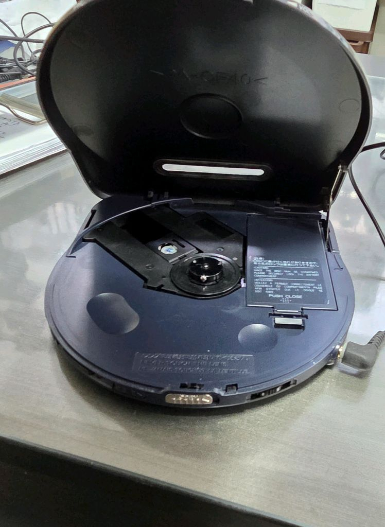 소니 cdp d777 판매합니다 이어폰 888 세트 입니다 이미지