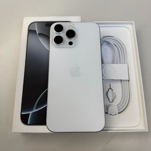 아이폰16 프로맥스 1테라 화이트 ((에케플) 에플케어플러스 포함) 신품급 자급제 판매합니다.