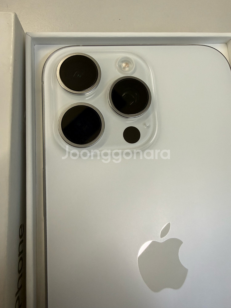 아이폰16 프로맥스 1테라 화이트 ((에케플) 에플케어플러스 포함) 신품급 자급제 판매합니다.--1
