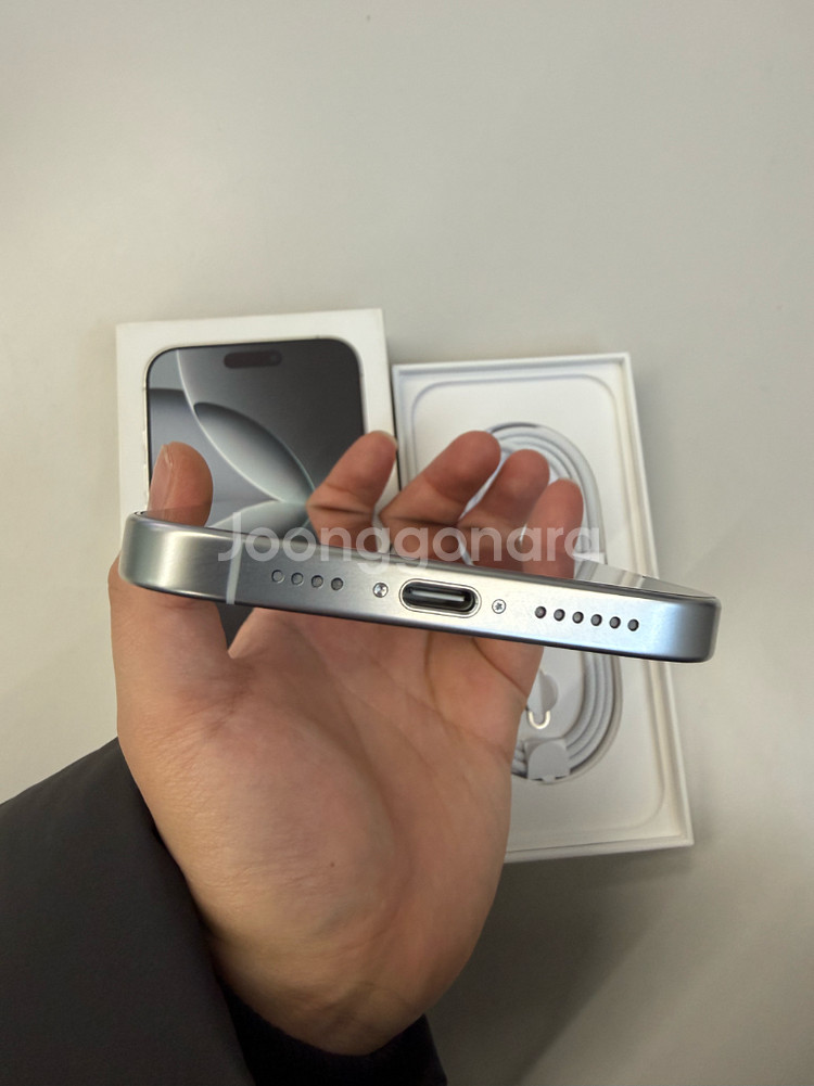 아이폰16 프로맥스 1테라 화이트 ((에케플) 에플케어플러스 포함) 신품급 자급제 판매합니다.--4