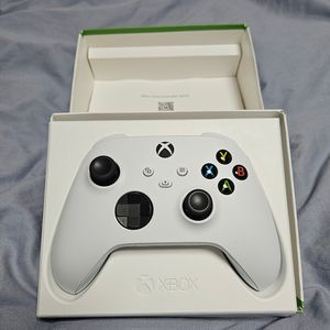 게임패드 엑스박스 4세대 로봇 화이트 판매 합니다~