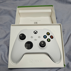 게임패드 엑스박스 4세대 로봇 화이트 판매 합니다~