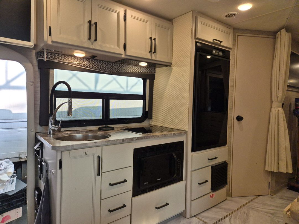 수압 캠핑카 오라이온 포드 토르제미니 2022년 이미지