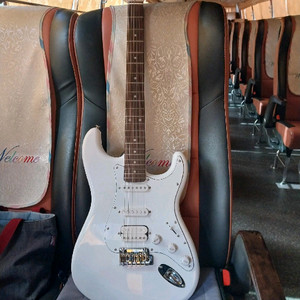 코로나 일렉기타stratocaster