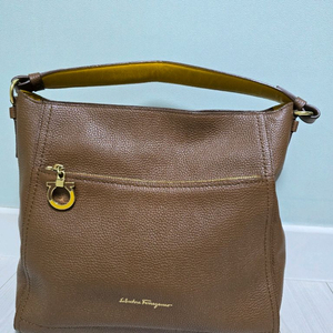 페레가모 알리 숄더백 브라운 정품 운포