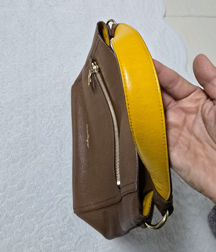 페레가모 알리 숄더백 브라운 정품 운포--8