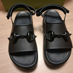 [새제품] (W) 구찌 홀스빗 플랫폼 샌들 블랙 러버 39사이즈