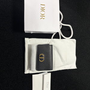 디올 지갑 30몽테인 판매합니다