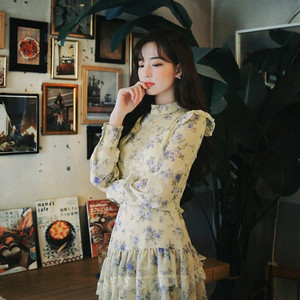 밀크코코아 원피스 옐로우 노랑 블루꽃 쉬폰 레이스 반하이넥 아이유 이미지