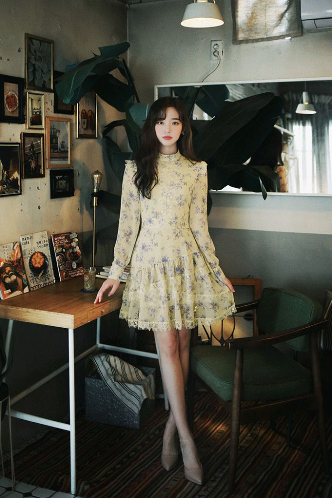 밀크코코아 원피스 옐로우 노랑 블루꽃 쉬폰 레이스 반하이넥 아이유 이미지