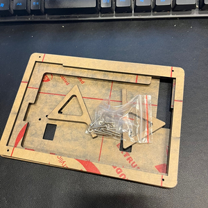 라즈베리파이 7인치 터치스크린 거치대 팝니다.