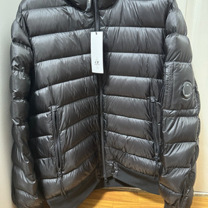 CP컴퍼니 후드 패딩 점퍼