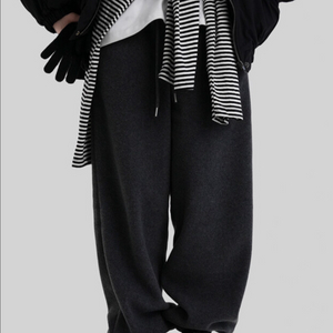 조이드비비에 비애브선트마인디드 마크들리 미뉴에트 아루드 페미니크 러브코드유 메이비베이비 어텀 라룸 가내스라 윈아웃