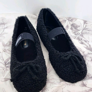 블랙 뽀글이털 밴딩 플랫슈즈 240 검정