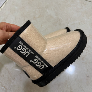UGG 키즈 클리어 미니 부츠 EU23-25
