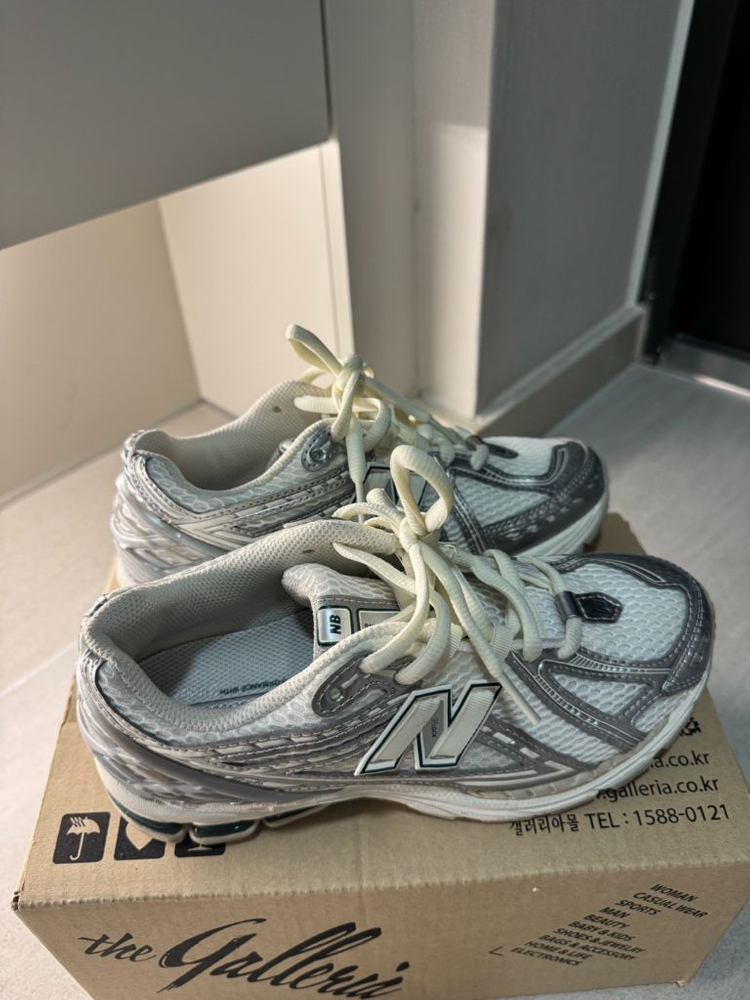 뉴발란스 1906ree 230--1