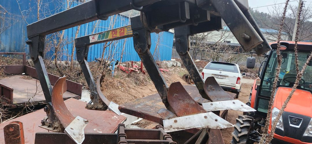 트랙터 트랙트 트렉터 트렉트 4련 유압식 이랑쟁기--3