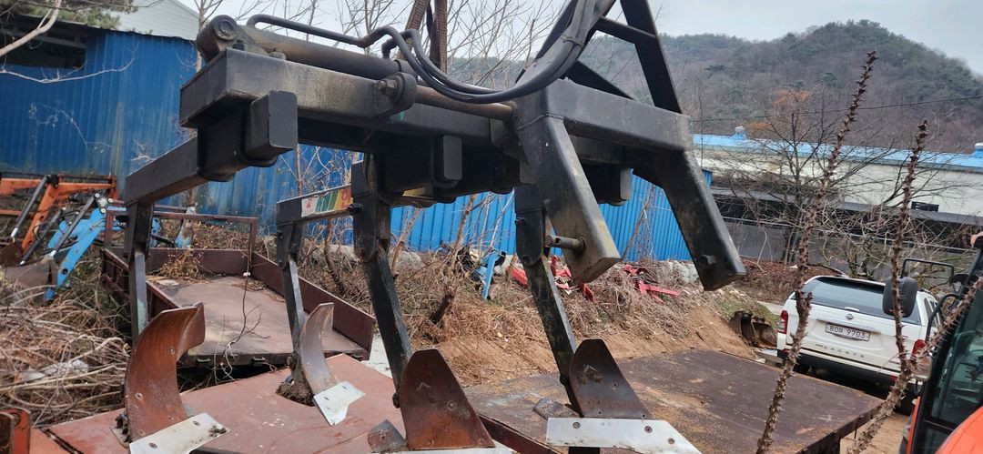 트랙터 트랙트 트렉터 트렉트 4련 유압식 이랑쟁기--4