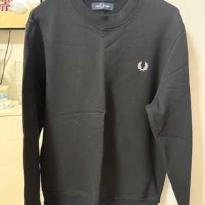 [새제품] 프레드 페리 검정색 맨투맨 M사이즈 판매합니다
