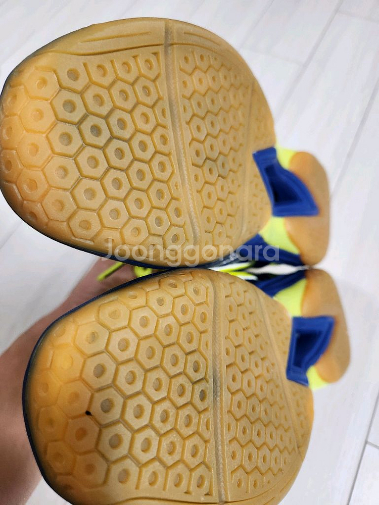 가와사키 배드민턴화 사이즈240여러 중고사이트에도 같이 판매하고 있어서 삭제되면 팔린거에요~오염 하자 없이 깨끗해요--5