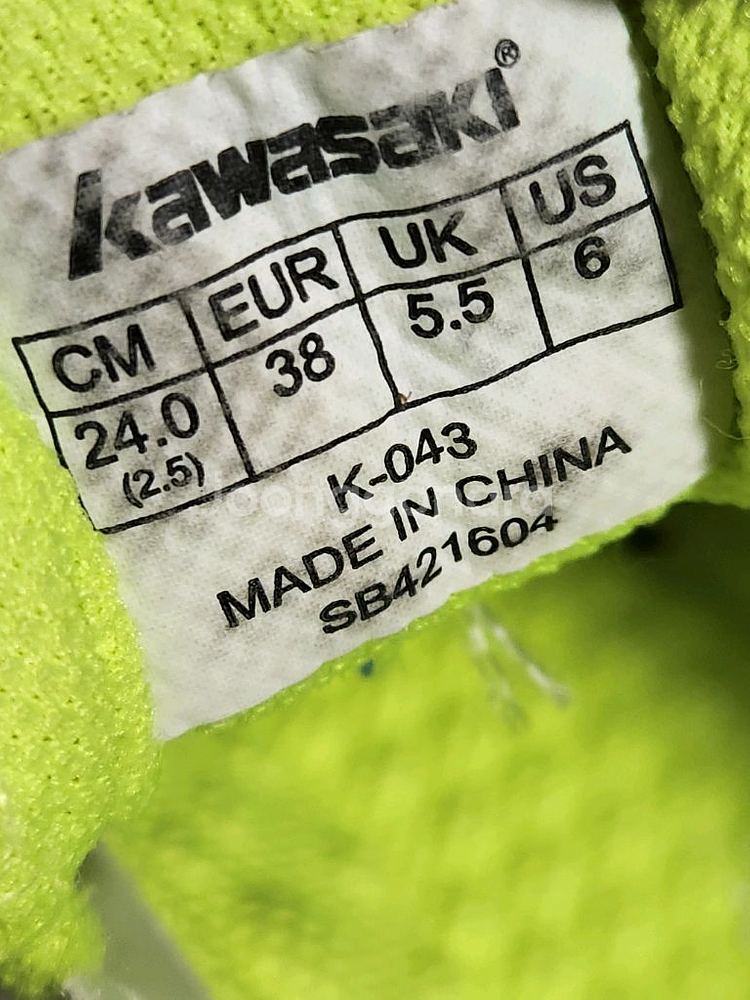 가와사키 배드민턴화 사이즈240여러 중고사이트에도 같이 판매하고 있어서 삭제되면 팔린거에요~오염 하자 없이 깨끗해요--8