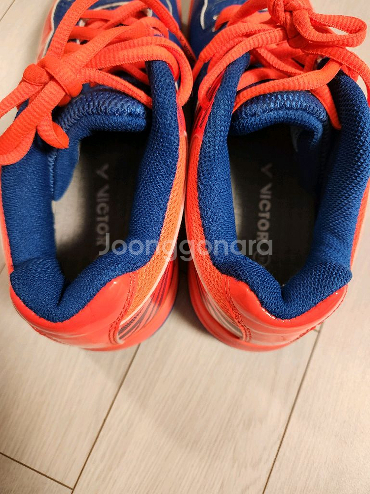 빅터 배드민턴화 사이즈230여러 중고사이트에도 같이 판매하고 있어서 삭제되면 팔린거에요~오염 하자 없이 깨끗해요^^--4