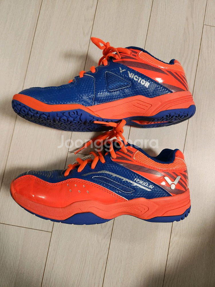 빅터 배드민턴화 사이즈230여러 중고사이트에도 같이 판매하고 있어서 삭제되면 팔린거에요~오염 하자 없이 깨끗해요^^--5