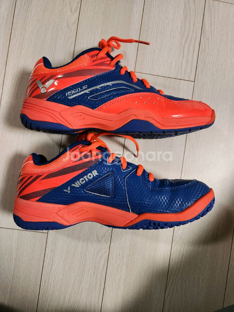 빅터 배드민턴화 사이즈230여러 중고사이트에도 같이 판매하고 있어서 삭제되면 팔린거에요~오염 하자 없이 깨끗해요^^--6