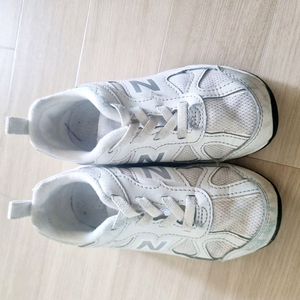 뉴발란스키즈 운동화 와 슈베어 털부츠 팔아요