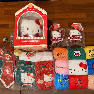 산리오 헬로키티 성수 팝업 중형 인형 키링 가방걸이 뱃지 양말 이미지