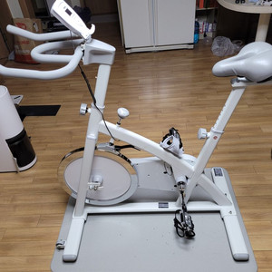 멜킨 스피닝 자전거 스핀바이크 실내자전거 실내사이클 클럽형 18kg 이미지