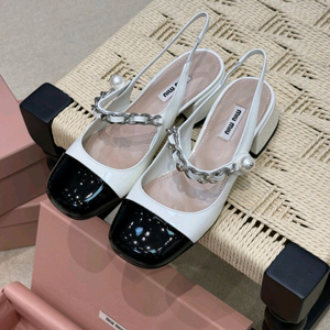 미우미우 에나멜 구두 슬링백