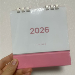 아이유 제이에스티나 2026년 탁상 달력 양도합니다