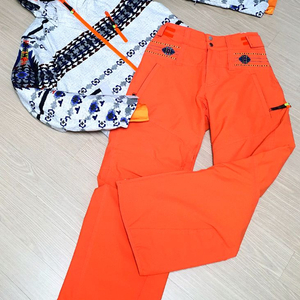 예쁜 데상트 여성 데모 스키복