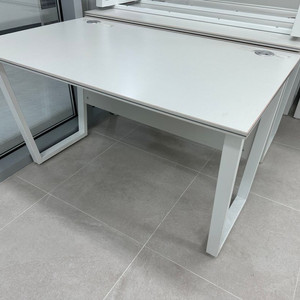 (신품급) 멜론 사무실 책상을 판매합니다. 이미지