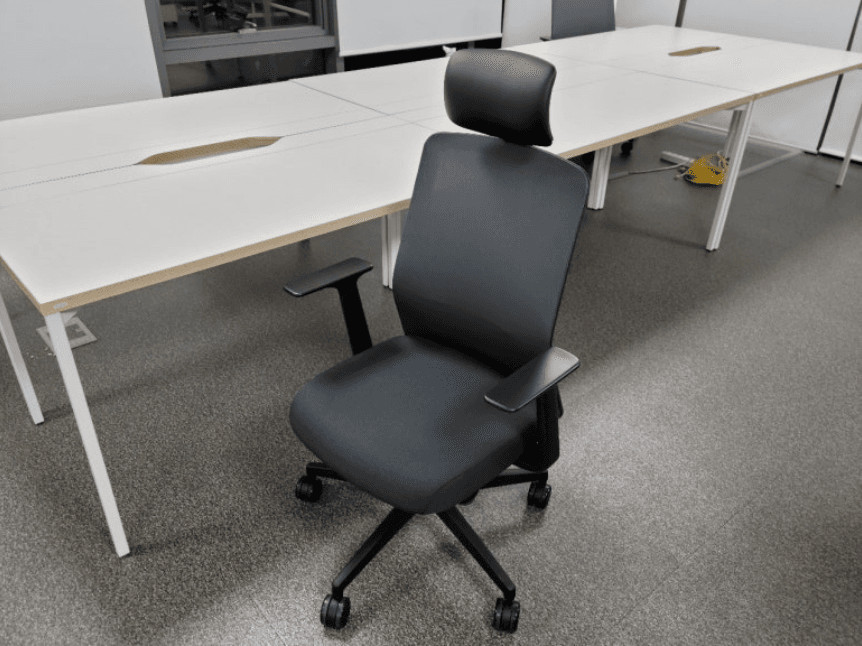 A급 데스커1600책상 및 퍼시스 어라운드의자 판매합니다. 이미지