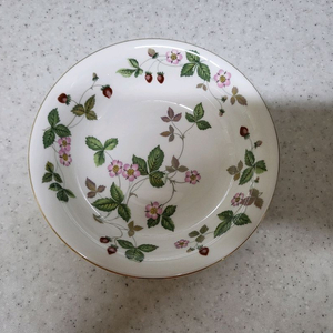 웨지우드 와일드 스트로베리 시리얼볼 영국산 판매합니다