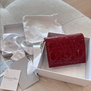 디올 레이디 반지갑 체리레드