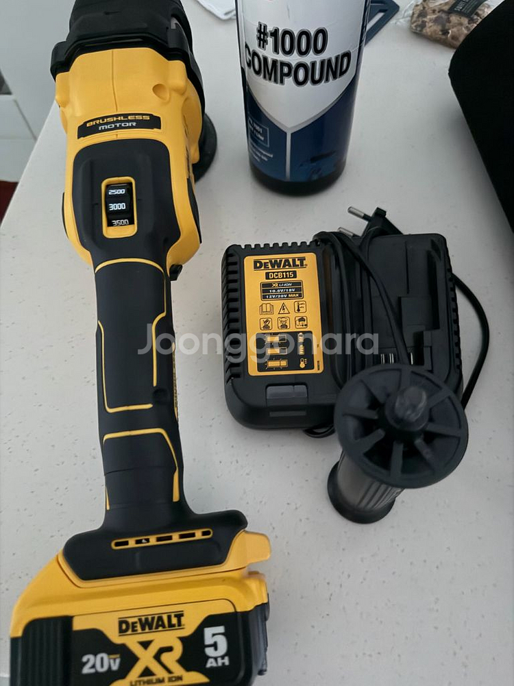 디월트 무선 듀얼폴리셔 배터리세트--1