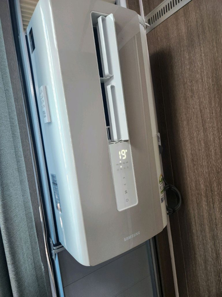 삼성 윈도우핏 창문형 에어컨 AW05A5171TZA 이미지